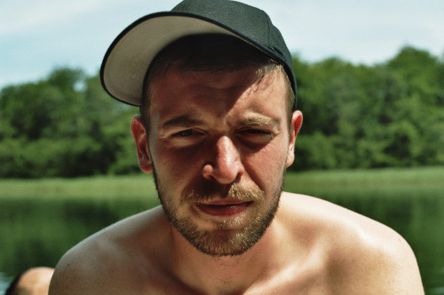 JE MONTRE MA BITE GAY MATURE JEUNE ESCORTE HYERE LOPE POUR REBEUS